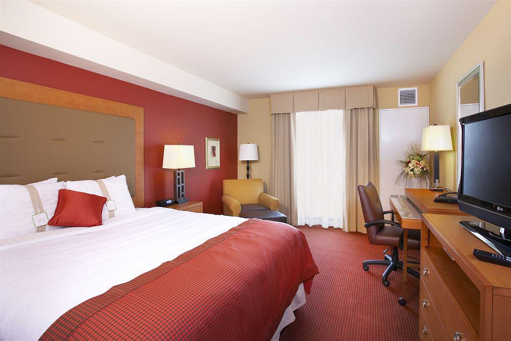 Hotel Airport By Ihg 3*